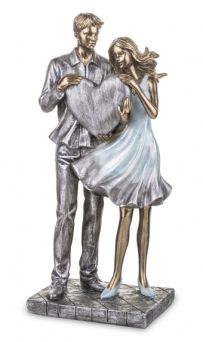 Romantyczna Figurka Zakochanej Pary z Sercem  - Ozdoba Dekoracyjna - 137879